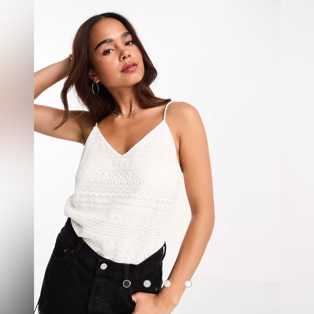 Vero Moda lace cami t-shirt in white Size L